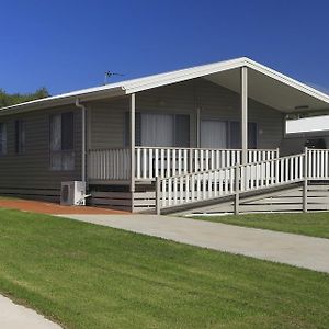 Deluxe Three-Bedroom Cabin 6 Guests